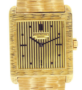 Ref: 3467 Rare Men's 18k Yellow Gold with textured bezel & bracelet watch.